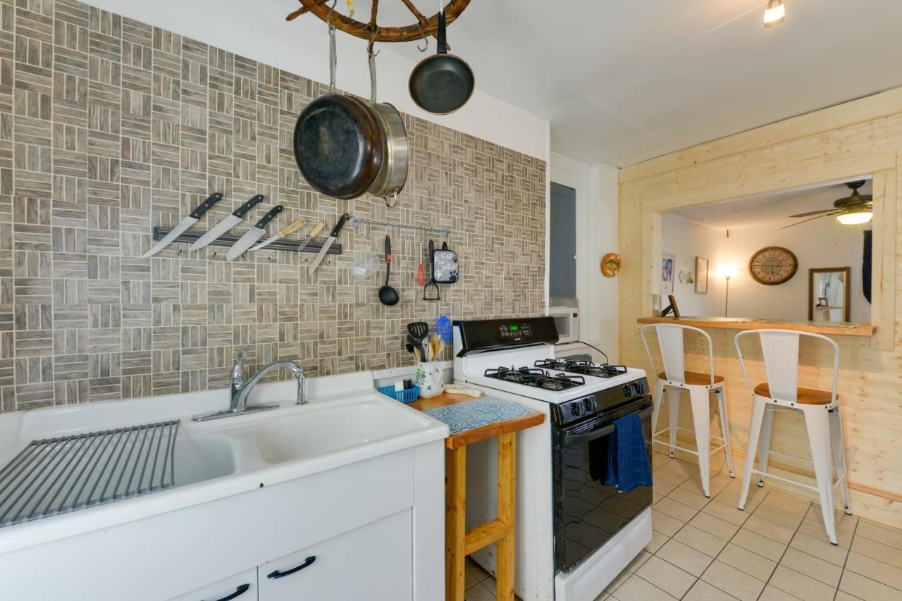 - Porch And Enclosed Sunroom! Apartment Wildwood