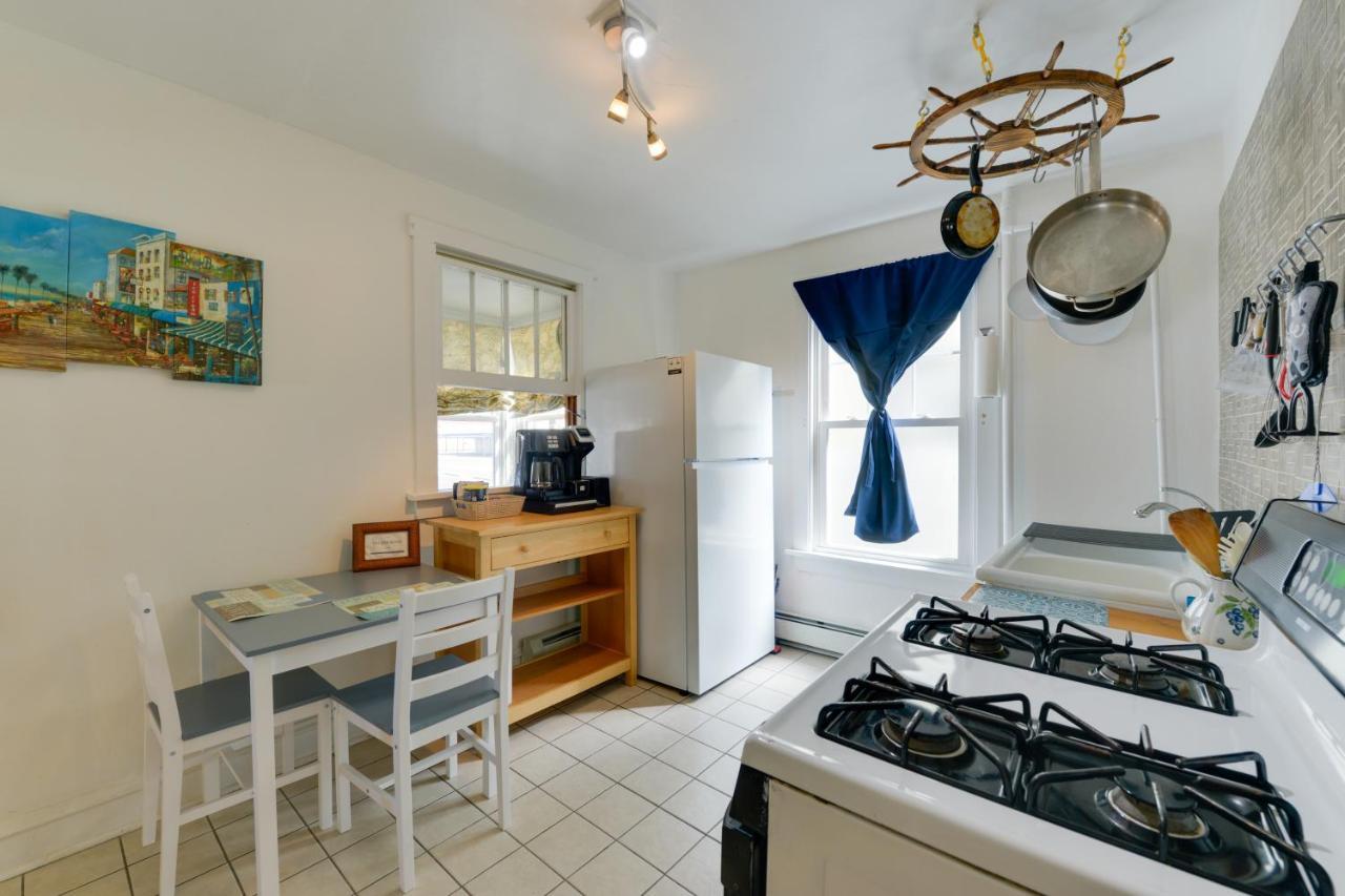 - Porch And Enclosed Sunroom! *