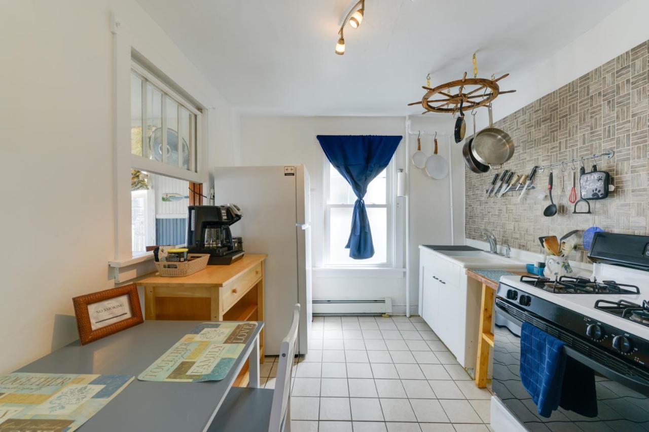 - Porch And Enclosed Sunroom! * Wildwood
