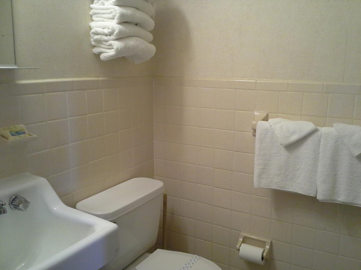 Sunflower Motel 3*