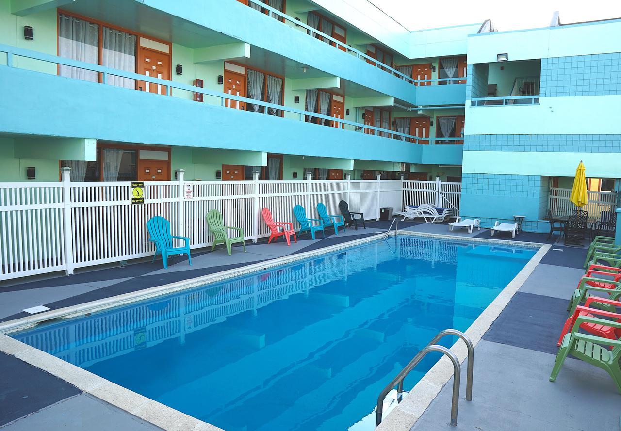 Beachside Hotel